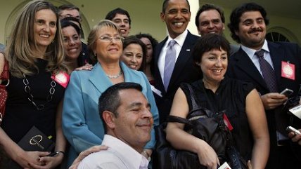 Periodista de Cooperativa comenta polémica por foto con Obama