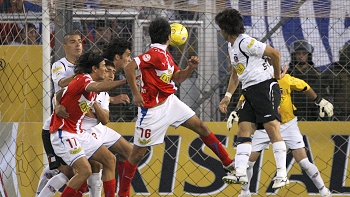 La UC empató sobre la hora ante Colo Colo y dejó abierta la final del Clausura