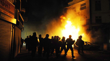   Primer ministro británico estudia posible intervención de las redes sociales 