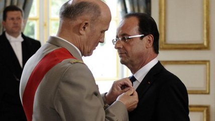   Hollande asumió como presidente de Francia llamando a conciliar 