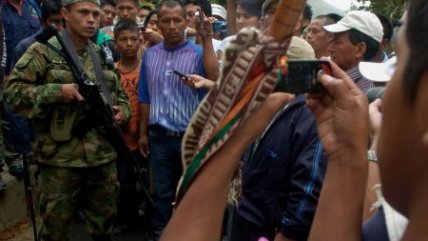   Indígenas Nasa resisten en medio del fuego cruzado en Colombia 