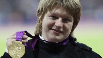 Entrenador de balista que fue despojada de su medalla dorada admitió dopaje