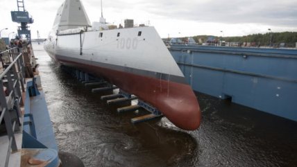   Estados Unidos presentó a Zumwalt, el destructor del futuro 