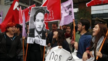 Manifestantes protestaron contra Pablo Zalaquett en la Fiscalía Nacional