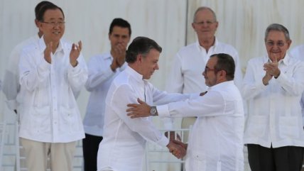   Colombia abraza la paz tras histórica firma del acuerdo entre Gobierno y las FARC 