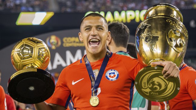  Alexis regalará los zapatos que usó en la Centenario  