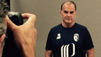   Marcelo Bielsa destacó en la sesión de fotos de Lille para la próxima temporada 