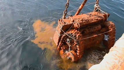   Sacan a flote tanques de la Segunda Guerra Mundial 