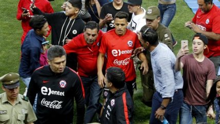 Hinchas invadieron la práctica a puertas abiertas de La Roja en Calama