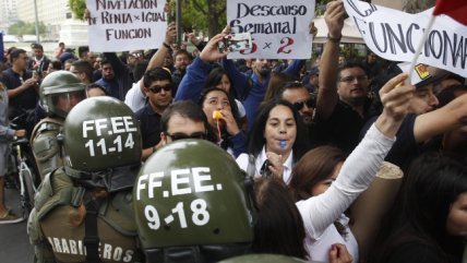   Sindicato de Tren Central en huelga protestó en ceremonia de presentación de bus eléctrico 