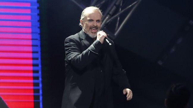  Los cuestionamientos a Miguel Bosé por el doblaje  