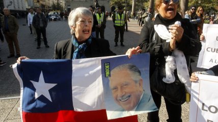   Veintena de pinochetistas 