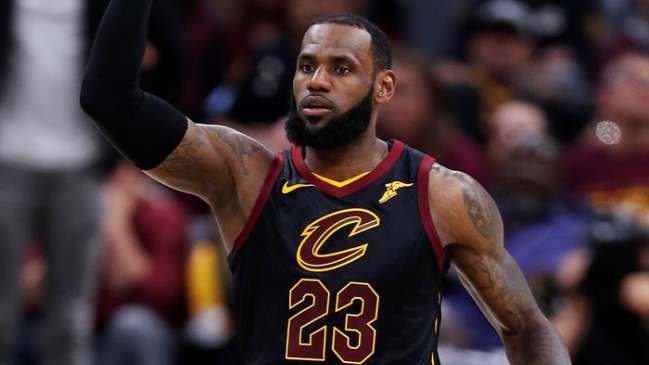  Lebron James optó por ser agente libre  