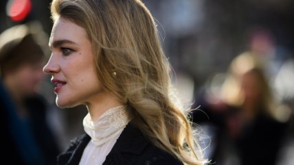 Philipp Lahm y la modelo rusa Natalia Vodianova llevarán el trofeo del Mundial