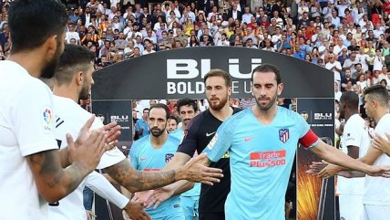   Valencia recibió al Supercampeón de Europa Atlético de Madrid con un pasillo en Mestalla 