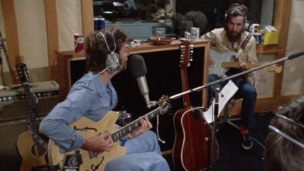   Revelan registro inédito de Lennon y Harrison grabando tema contra McCartney 