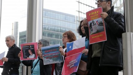   Protestan contra el Presidente Piñera en las afueras de la UE en Bélgica 