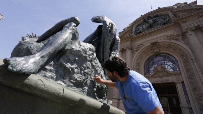  Gobierno anunció querella por rayado a obra de Rebeca Matte  