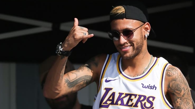  Neymar mostró sus nuevos tatuajes en honor a dos superhéroes  