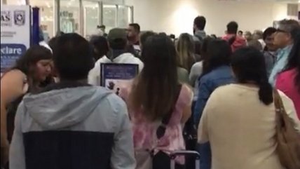   Pasajeros denuncian el colapso del aeropuerto de Iquique 