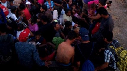 Caravana migrante continúa su paso por México a pesar de retenes migratorios  
