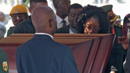   Masivo funeral despide al polémico ex presidente Mugabe 