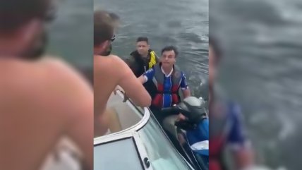  Bolsonaro se pasea en moto acuática en plena crisis sanitaria  