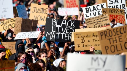   El aumento de la tensión entre policías, manifestantes y periodistas en EEUU 