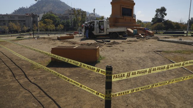  Instalan protección perimetral en base del monumento a Baquedano  