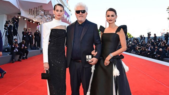  España deja fuera a Almodóvar para competir en los Oscar 2022  