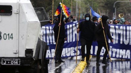  En el marco del Día del Encuentro entre Dos Mundos, se realizó marcha mapuche en la Alameda  