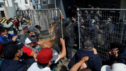   Tensa jornada en Valparaíso tras enfrentamientos entre pescadores y funcionarios de la Armada 