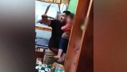   Agresor intentó evitar detención aferrado a su hija y con un machete en la mano 