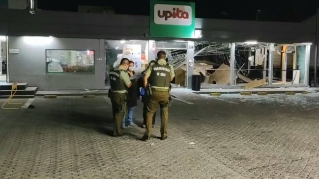  Sujetos provocaron explosión para robar cajero automático en servicentro de la Ruta 5 Sur  