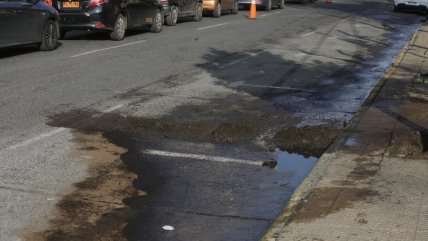   Los trabajos de limpieza tras el derrame de combustible en la ex Posta Central 