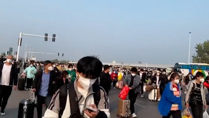   China confina la zona donde se ubica la mayor fábrica mundial de iPhone tras brote de Covid-19 