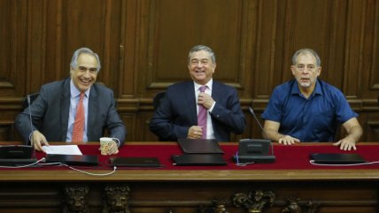   Coloma debutó como presidente del Senado en un foro sobre el metaverso 
