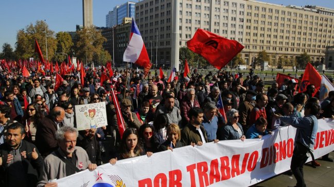   Día del Trabajador: Incidentes aislados en marcha paralela no empañaron manifestación de la CUT 