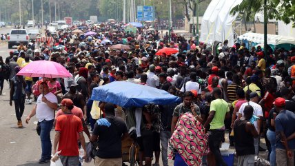   Miles de migrantes en la frontera de México con EEUU esperan el fin de la política migratoria de Trump 