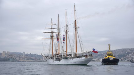   Zarpó el buque escuela Esmeralda: La 