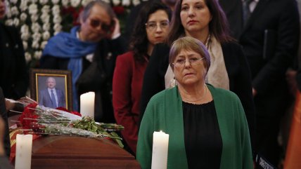   Bachelet encabezó guardia de honor a Teillier 