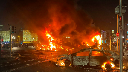   Buses quemados y varias tiendas destruidas: el saldo de violencia en Irlanda 
