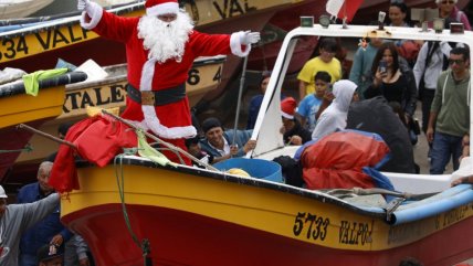  La llegada del Viejito Pascuero a la Caleta Portales  