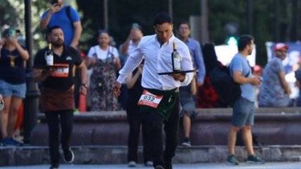  Con éxito se realizó la tradicional carrera de garzones en Santiago  