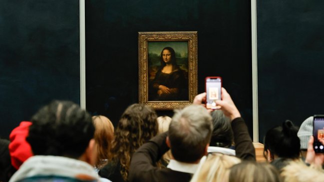  Francia: Activistas climáticas lanzaron sopa sobre protección de la Gioconda  