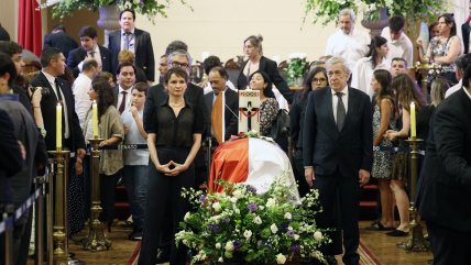   Guardia de honor de seis ministros cerró primer día del velatorio de Sebastián Piñera 