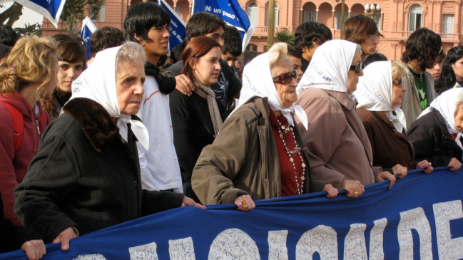  Televisión pública argentina canceló programa de las Madres de Plaza de Mayo  