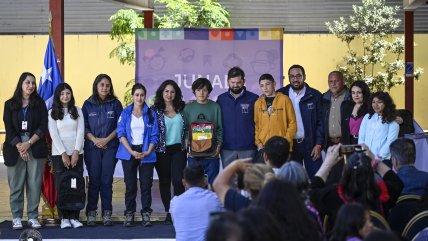  Vuelta a clases: Boric encabezó entrega de kits escolares a niños afectados por los incendios  