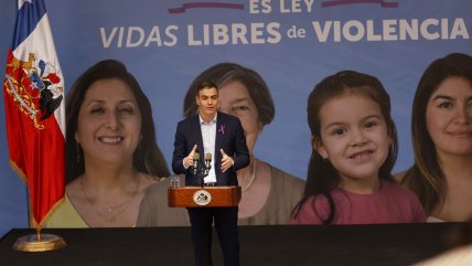   Pedro Sánchez acompañó a Boric a conmemoración del 8M en La Pintana 