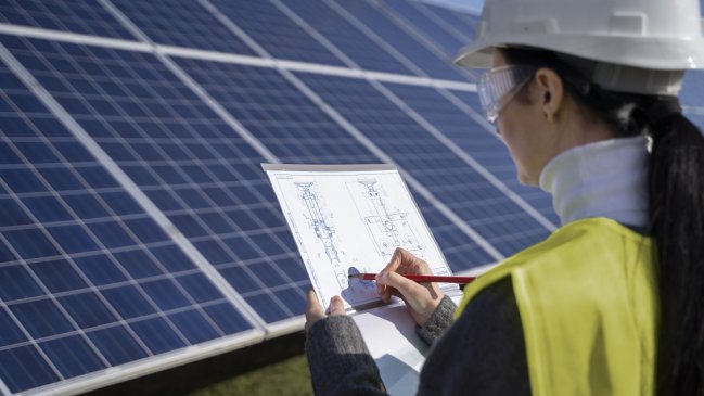   Corfo entregará más de 500 becas para especializarse en energía solar fotovoltaica y eólica 